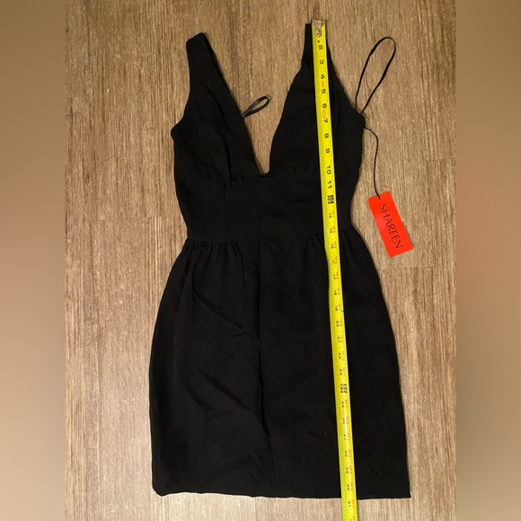 Low cut silk mini Poppi dress from Shareen - Picture 4 of 6